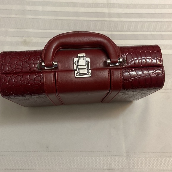 Hardshell Cosmetics Travel Case In Burgundy Croc Print With Center Mirror- Nice! - Picture 10 of 13